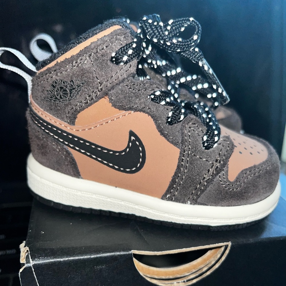 Baby Jordan 1 Mid SE. 3C. Worn twice. Never walked in.